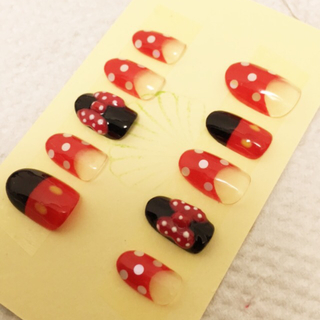 リボンネイル☆かわいい赤ドット コスメ/美容のネイル(つけ爪/ネイルチップ)の商品写真