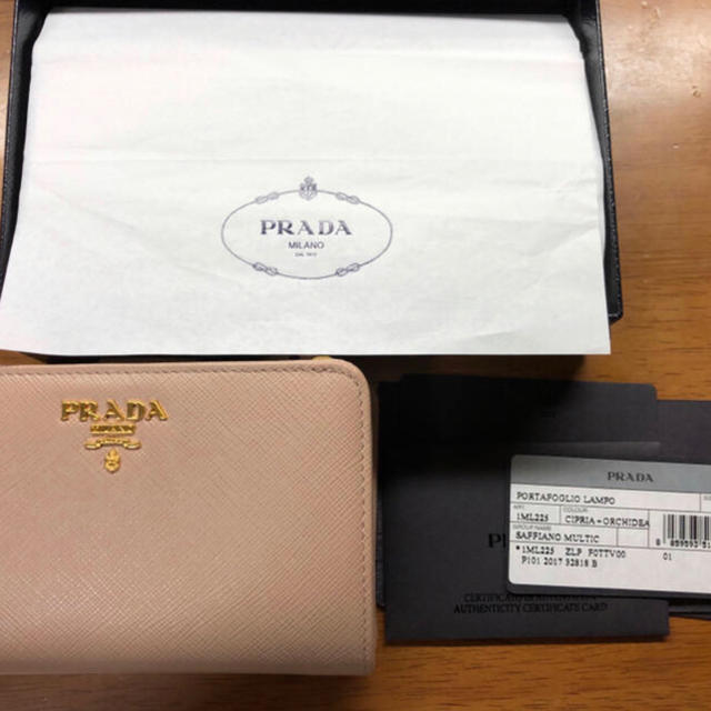 PRADA(プラダ)のPRADA/カメオ×ピンク/サフィアーノ レディースのファッション小物(財布)の商品写真