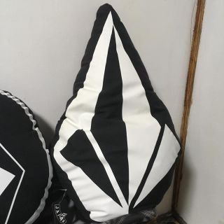 VOLCOM STONE クッション　レア