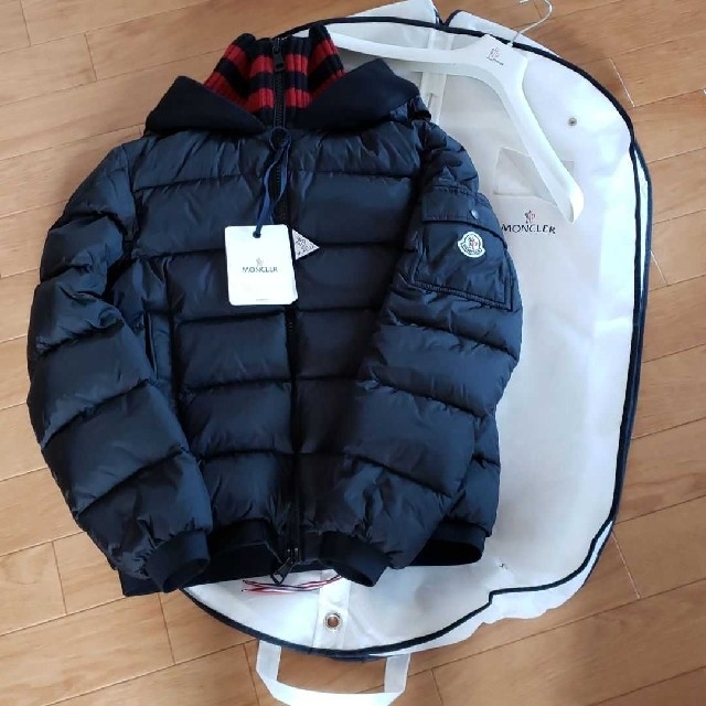 MONCLER(モンクレール)のよー様専用MONCLER AUBRAC size1 ブラック メンズのジャケット/アウター(ダウンジャケット)の商品写真