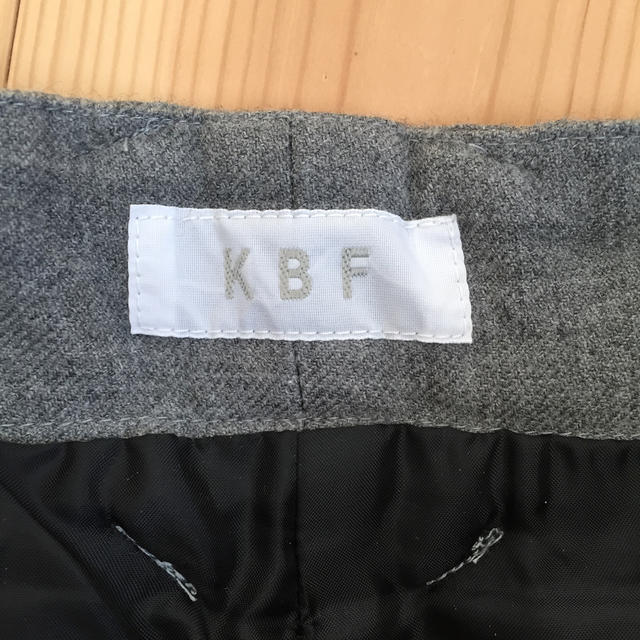 KBF(ケービーエフ)のKBF パンツ サイズ38 レディースのパンツ(カジュアルパンツ)の商品写真