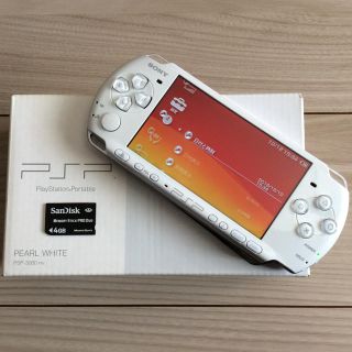 プレイステーションポータブル(PlayStation Portable)の【中古】PSP–3000  PEARL WHITE(携帯用ゲーム機本体)