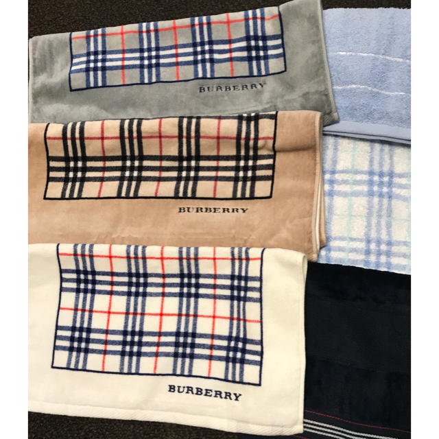 BURBERRY(バーバリー)のmonchu様専用　　バーバリー　フェイスタオル　ハンドタオル インテリア/住まい/日用品の日用品/生活雑貨/旅行(タオル/バス用品)の商品写真