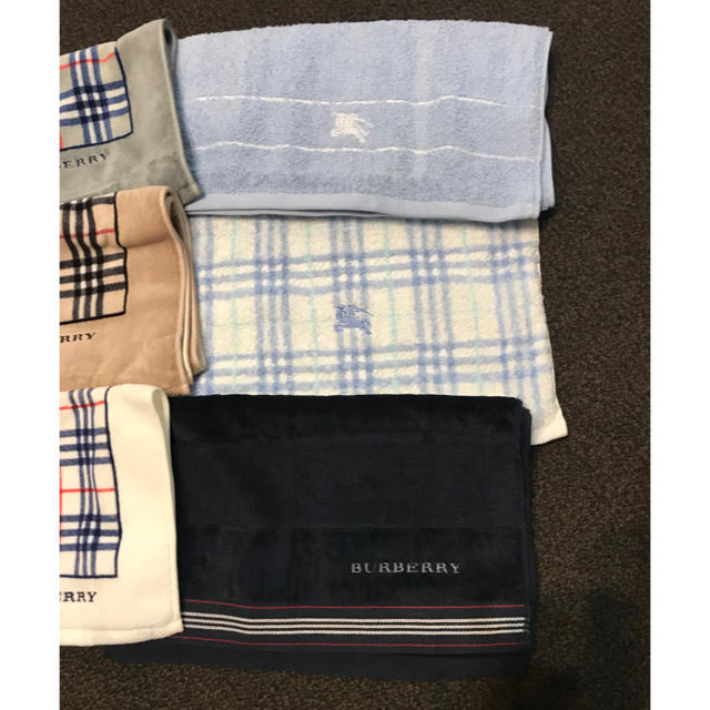 BURBERRY(バーバリー)のmonchu様専用　　バーバリー　フェイスタオル　ハンドタオル インテリア/住まい/日用品の日用品/生活雑貨/旅行(タオル/バス用品)の商品写真