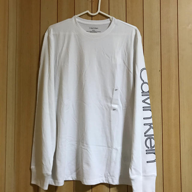 Calvin Klein(カルバンクライン)の【品薄★】カルバンクライン 左袖ロゴ　ロンT メンズのトップス(Tシャツ/カットソー(七分/長袖))の商品写真