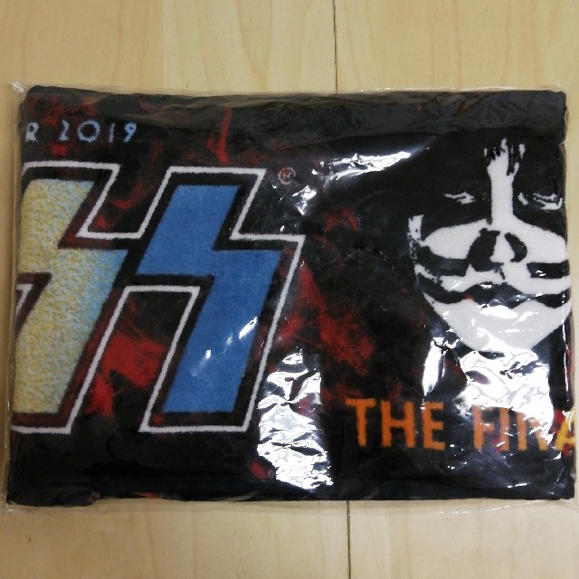 KISS  キッス　ファイナルツアー 炎のマフラータオル　 2019 タオル エンタメ/ホビーのタレントグッズ(ミュージシャン)の商品写真