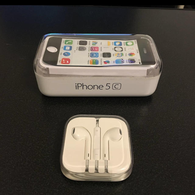 Apple(アップル)の【新品未使用】iPhone 5c 純正 イヤホン  スマホ/家電/カメラのオーディオ機器(ヘッドフォン/イヤフォン)の商品写真
