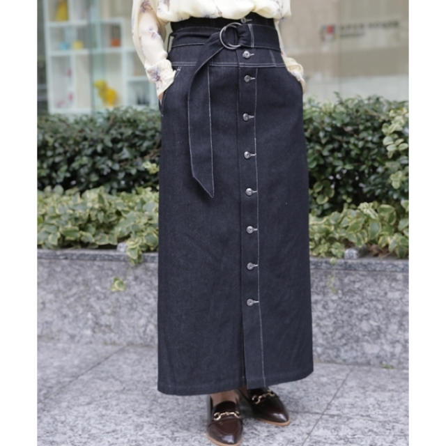 mysty woman(ミスティウーマン)のブラックデニムナロースカート レディースのスカート(ロングスカート)の商品写真
