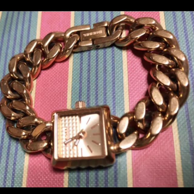 DIESEL(ディーゼル)のディーゼル　ブレスレット　ゴールド　時計 レディースのファッション小物(腕時計)の商品写真