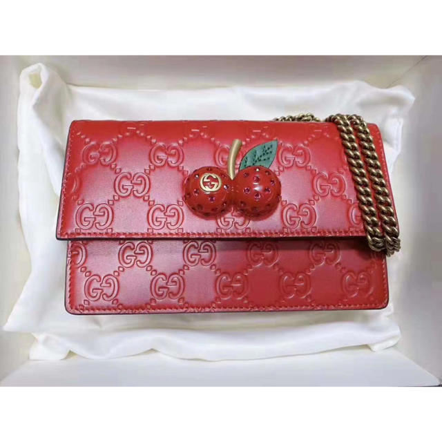 Gucci - 新品❣️正規GUCCIチェリー🍒カーフスキンチェーンウォレットの通販 by Flower