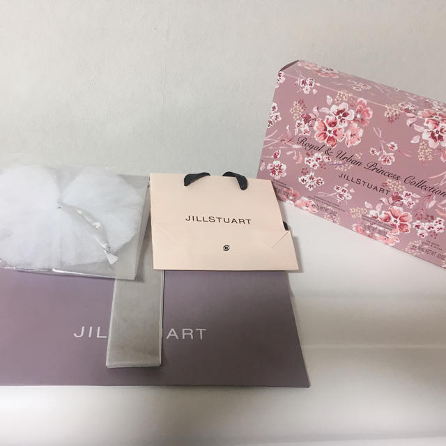 JILLSTUART(ジルスチュアート)の【新品】JILLSTUART クリスマスコフレ 2019 コスメ/美容のキット/セット(コフレ/メイクアップセット)の商品写真