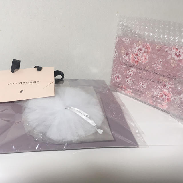 JILLSTUART(ジルスチュアート)の【新品】JILLSTUART クリスマスコフレ 2019 コスメ/美容のキット/セット(コフレ/メイクアップセット)の商品写真