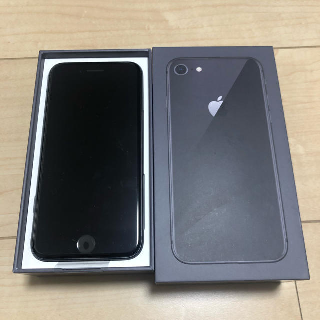 iPhone(アイフォーン)のiPhone8 Space Glay 64GB SIMフリー スマホ/家電/カメラのスマートフォン/携帯電話(スマートフォン本体)の商品写真