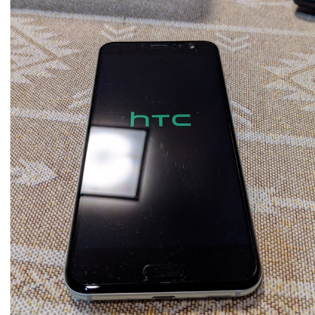 HTC(ハリウッドトレーディングカンパニー)のHTC U11 ソフトバンク限定カラー アイスホワイト  スマホ/家電/カメラのスマートフォン/携帯電話(スマートフォン本体)の商品写真