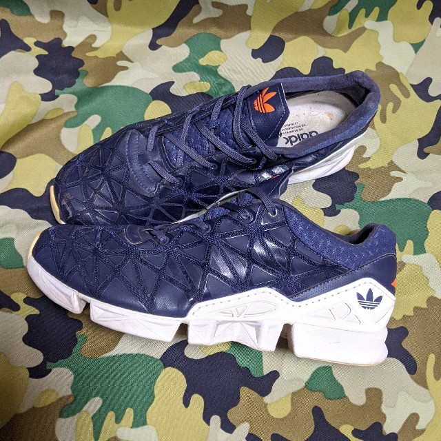 adidas幾何学柄ｽﾆｰｶｰ