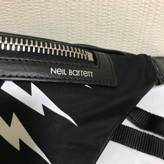 正規 Neil Barrett ニールバレット ボルト サコッシュ