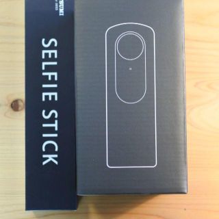 リコー(RICOH)の【新品未使用】 RICOH THETA V ＋自撮り棒(コンパクトデジタルカメラ)