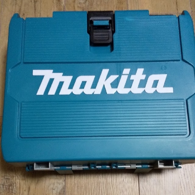 未使用 マキタ４モードインパクトドライバー　TP141D　バッテリ充電器セット