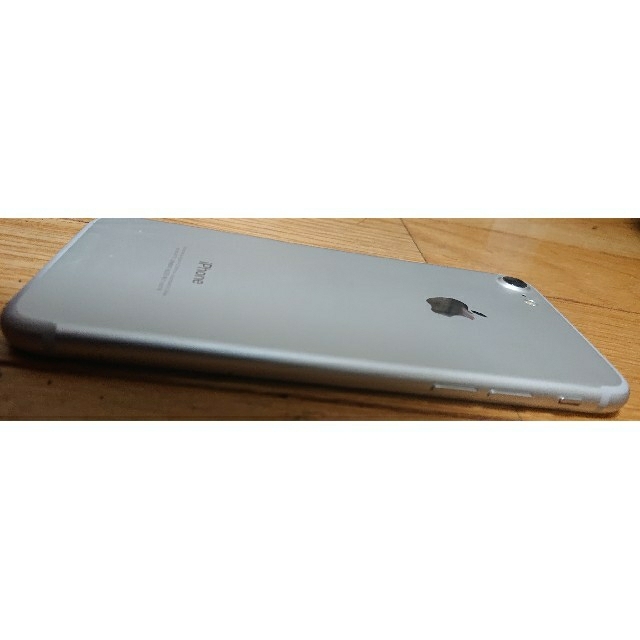 美品Apple au iPhone7 128GBシルバーMNCL2J/A判定◯