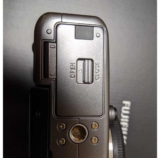 富士フイルム(フジフイルム)のFUJIFILM X-T100 Wレンズキット スマホ/家電/カメラのカメラ(ミラーレス一眼)の商品写真
