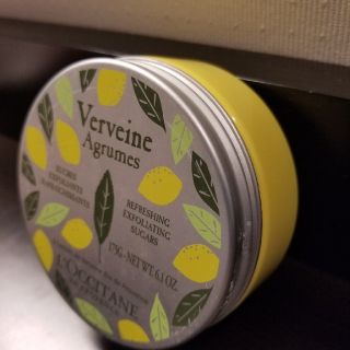 ロクシタン(L'OCCITANE)の大人気☆ロクシタンのボディ用スクラブ洗浄料をお譲りします！(ボディスクラブ)