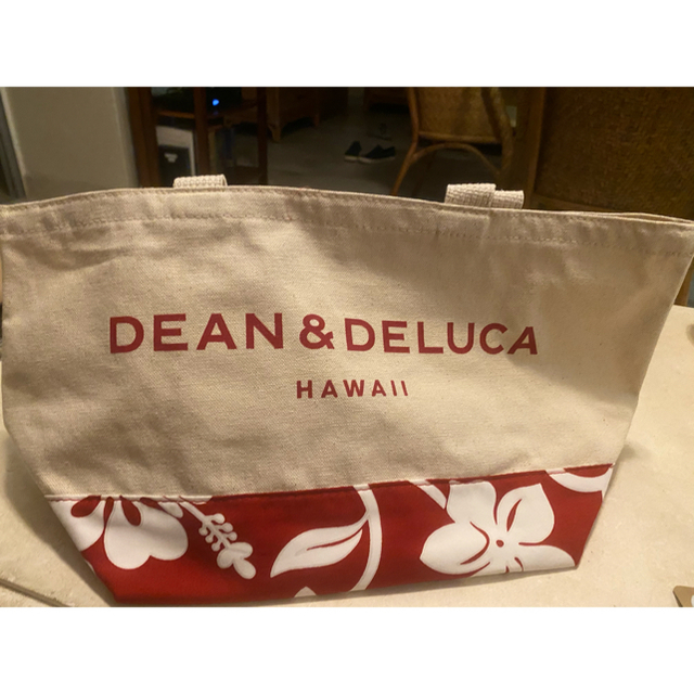 DEAN & DELUCA(ディーンアンドデルーカ)のdean&deluca トートバック　ロイヤルハワイアン限定　クリスマス限定　 レディースのバッグ(トートバッグ)の商品写真
