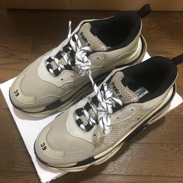 Balenciaga(バレンシアガ)の新品未使用 スニーカー トリプル S レディースの靴/シューズ(スニーカー)の商品写真