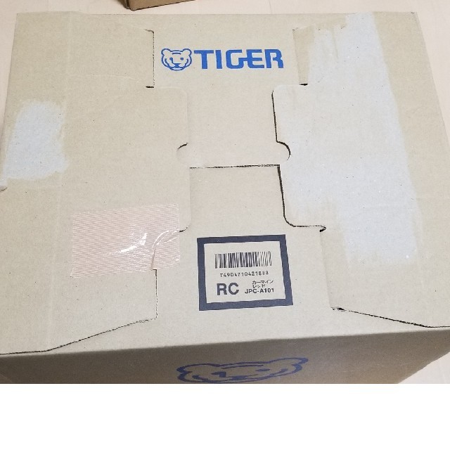 TIGER(タイガー)のタイガー　炊飯器　レッド　JPC-A101 新品未使用 スマホ/家電/カメラの調理家電(炊飯器)の商品写真