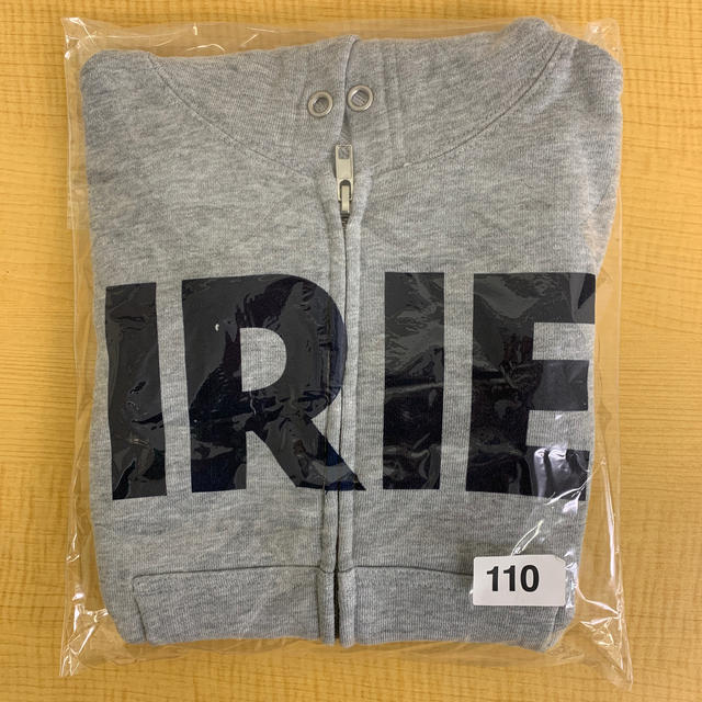 IRIE LIFE(アイリーライフ)の◆新品未使用◆irie life子供用ジップアップパーカー　110サイズ　グレー キッズ/ベビー/マタニティのキッズ服男の子用(90cm~)(Tシャツ/カットソー)の商品写真