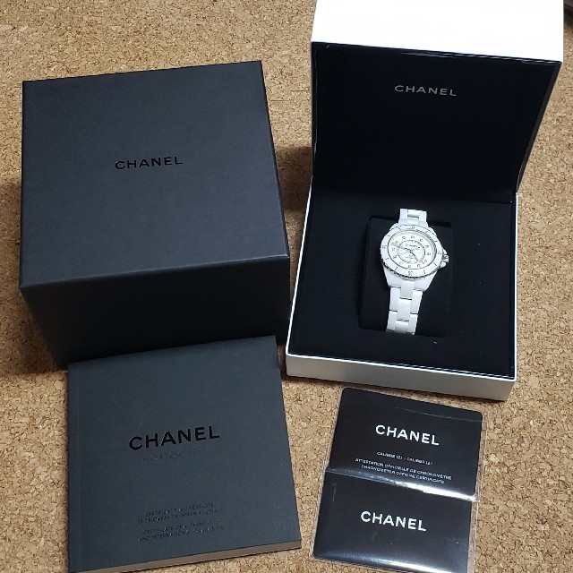 CHANEL - シャネル　腕時計　J12 ダイヤ　ホワイト　セラミック　新型　2019年　モデルの通販 by shop