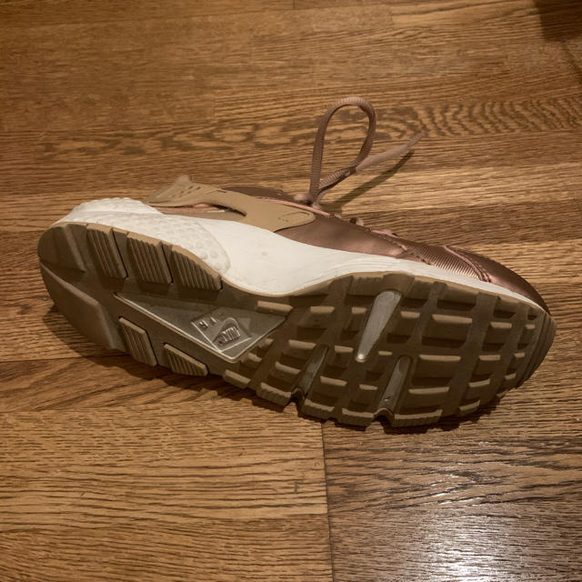 NIKE(ナイキ)のナイキ　ハラチ23cm ブロンズ　ベージュ　ピンク レディースの靴/シューズ(スニーカー)の商品写真