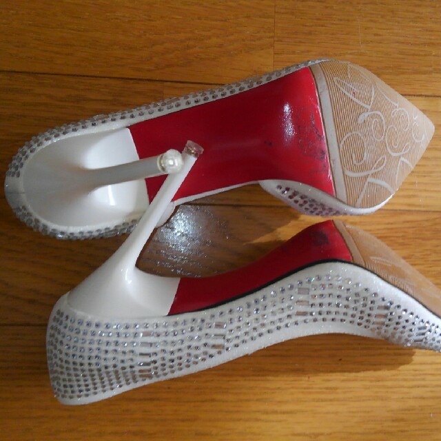 ◎専用◎　白パンプス　グリッター レディースの靴/シューズ(ハイヒール/パンプス)の商品写真