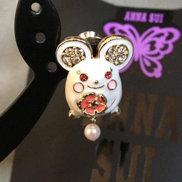 ANNA SUI(アナスイ)のアナスイ  ホワイト マウス ピンブローチ レディースのアクセサリー(ブローチ/コサージュ)の商品写真