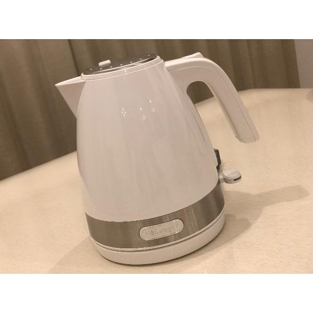 DeLonghi(デロンギ)の新品未使用　デロンギ　アクティブ　電気ケトル　KBLA1200J ホワイト　白 スマホ/家電/カメラの生活家電(電気ケトル)の商品写真