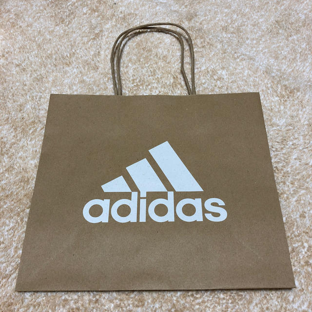 adidas(アディダス)のadidas紙袋　１枚 レディースのバッグ(ショップ袋)の商品写真