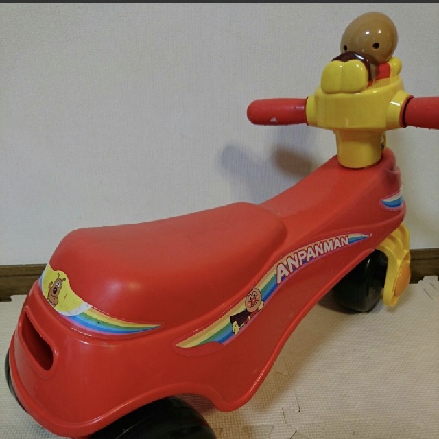 アンパンマン(アンパンマン)のアンパンマン三輪車　ヘルメットつき キッズ/ベビー/マタニティの外出/移動用品(三輪車)の商品写真