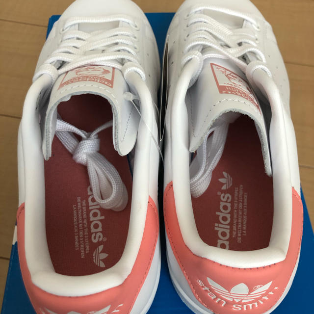 adidas(アディダス)のadidas スタンスミス　ピンク　新品　23.5cm レディースの靴/シューズ(スニーカー)の商品写真