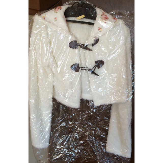 LIZ LISA(リズリサ)のリズリサ フード付きボアコート ホワイト レディースのジャケット/アウター(毛皮/ファーコート)の商品写真