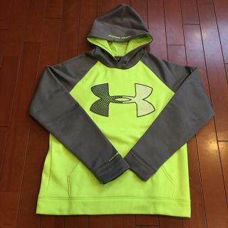 アンダーアーマー(UNDER ARMOUR)のお買得‼️✨UNDER ARMOUR ジュニアパーカー✨(パーカー)