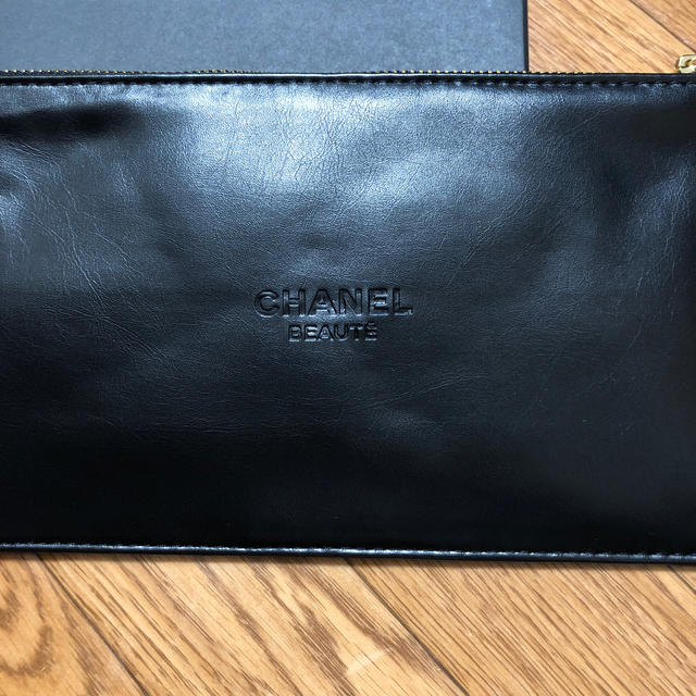 CHANEL(シャネル)のCHANEL ノベルティ　ポーチ　レッド様専用 エンタメ/ホビーのコレクション(ノベルティグッズ)の商品写真