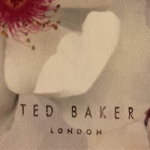 TED BAKER(テッドベイカー)の★新品未使用★TED BAKERパスポートケース＆ラゲージタグセット インテリア/住まい/日用品の日用品/生活雑貨/旅行(旅行用品)の商品写真