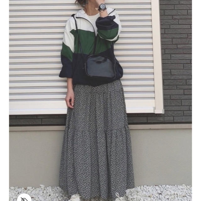 RETRO GIRL(レトロガール)の小花柄ティアードスカート  レディースのスカート(ロングスカート)の商品写真