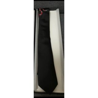 グッチ(GUCCI)のGUCCI スネークエンブロイダリーネクタイ(ネクタイ)