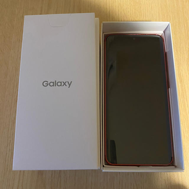 Galaxy(ギャラクシー)の〈新品未使用品〉Galaxy A20 レッド　SC-02M スマホ/家電/カメラのスマートフォン/携帯電話(スマートフォン本体)の商品写真