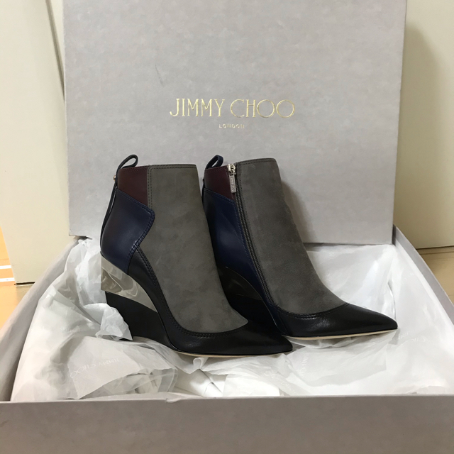 JIMMY CHOO(ジミーチュウ)の新品　JIMMY CHOO ショートブーツ レディースの靴/シューズ(ブーツ)の商品写真