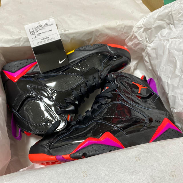 NIKE(ナイキ)のNIKE AIR JORDAN 7 BLACK PATENT LEATHER レディースの靴/シューズ(スニーカー)の商品写真