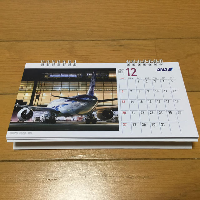 ANA(全日本空輸)(エーエヌエー(ゼンニッポンクウユ))のＡＮＡ非売品　2020FLIGHT CALENDAR  卓上　カレンダー エンタメ/ホビーのコレクション(ノベルティグッズ)の商品写真