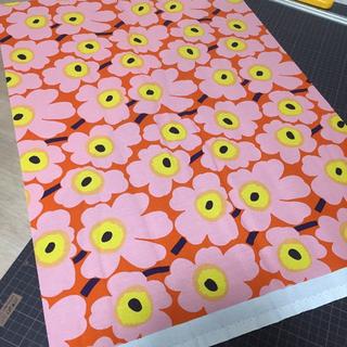 マリメッコ(marimekko)のマリメッコ 生地 70×50cm ミニウニッコ オレンジ（特価分）(生地/糸)