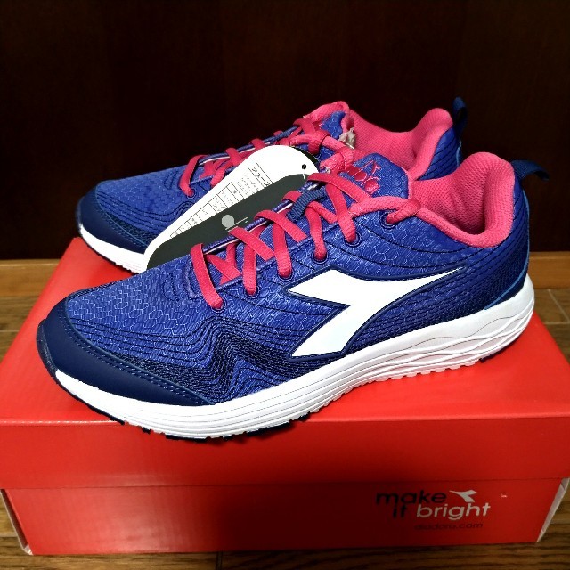 DIADORA(ディアドラ)のDIADRA 24cm ディアドラ レディースランニングシューズ 新品スニーカー レディースの靴/シューズ(スニーカー)の商品写真