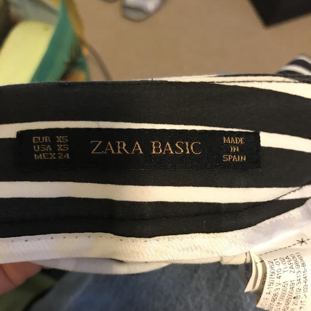 ZARA(ザラ)のZara スカート　xs レディースのスカート(ひざ丈スカート)の商品写真